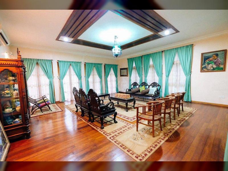 THE BIGGEST BUNGALOW IN DAMANSARA WITH 81,000 SQFT LAND AREA AND SEPARATE 3 STRUCTURE.. FREEHOLD !!! MUST VIEW TO BELIEVE