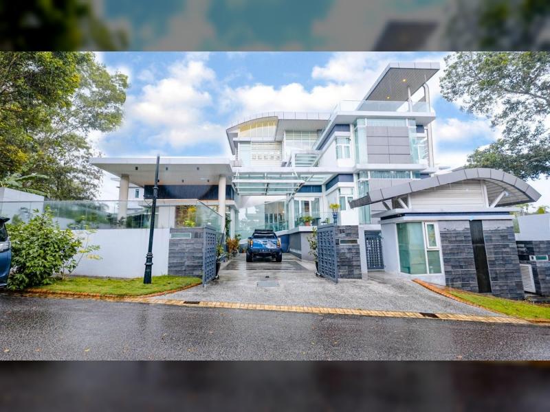 3.5 STOREY BUNGALOW - COUNTRY HEIGHTS DAMANSARA