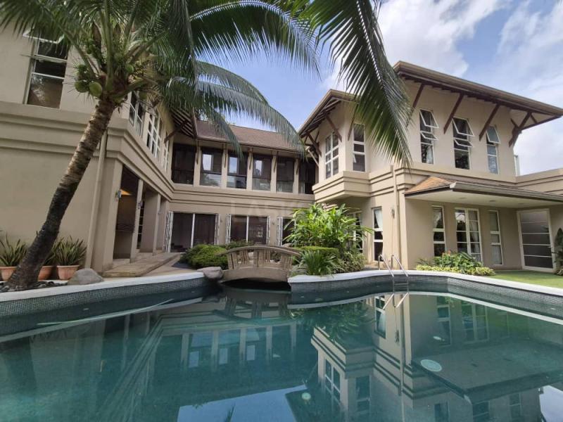 Bangsar Hill Bungalow, Kuala Lumpur | Modern Fully furnished Bungalow with huge Pool