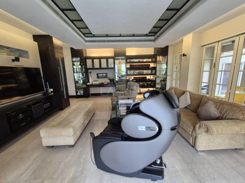 Bangsar Hill Bungalow, Kuala Lumpur | Modern Fully furnished Bungalow with huge Pool