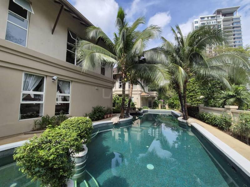Bangsar Hill Bungalow, Kuala Lumpur | Modern Fully furnished Bungalow with huge Pool