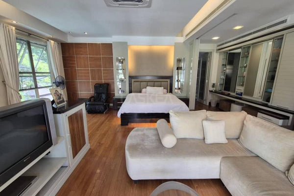 Bangsar Hill Bungalow, Kuala Lumpur | Modern Fully furnished Bungalow with huge Pool