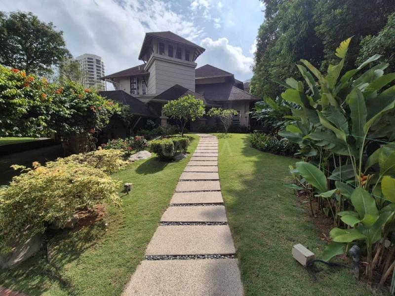 Bangsar Hill Bungalow, Kuala Lumpur | Modern Fully furnished Bungalow with huge Pool