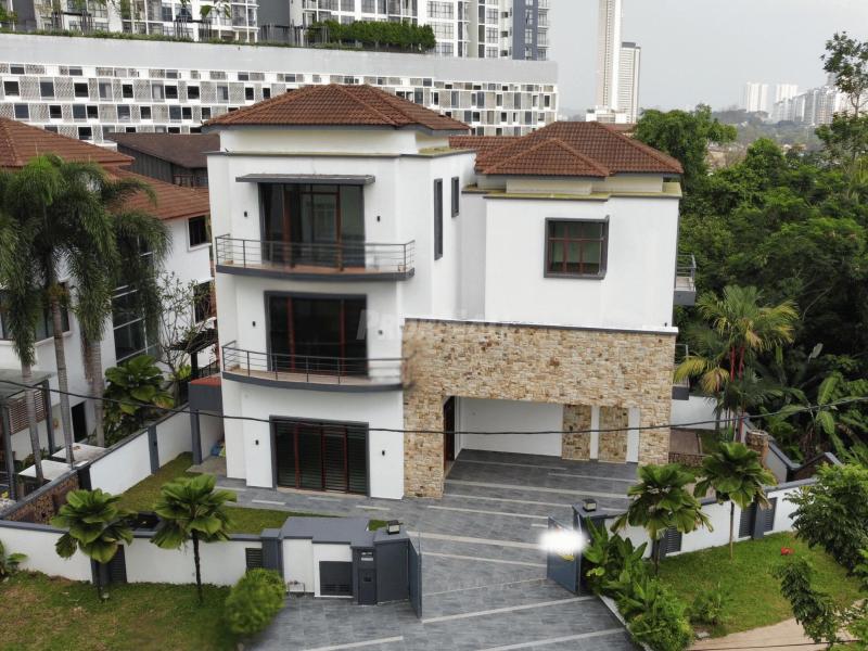 3.5 Storey Bungalow End Lot @ Taman Yarl OUG KL For Sale