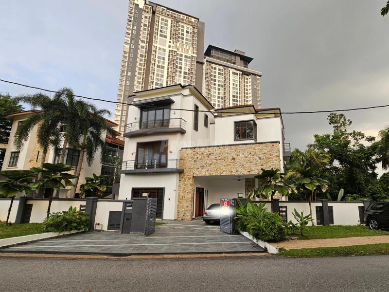 3.5 Storey Bungalow End Lot @ Taman Yarl OUG KL For Sale