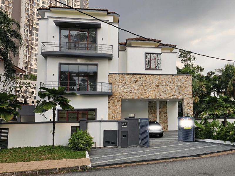 3.5 Storey Bungalow End Lot @ Taman Yarl OUG KL For Sale