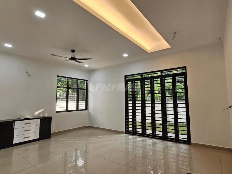 3.5 Storey Bungalow End Lot @ Taman Yarl OUG KL For Sale
