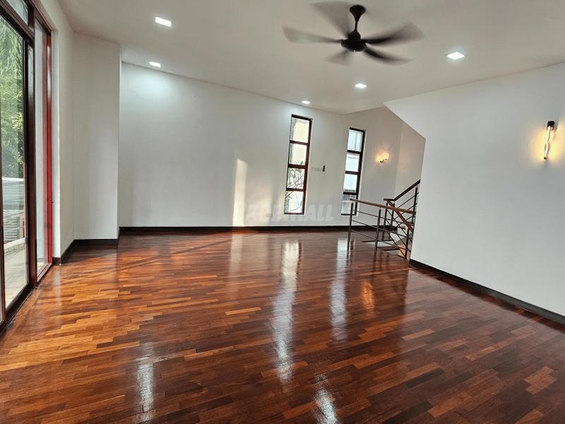 3.5 Storey Bungalow End Lot @ Taman Yarl OUG KL For Sale