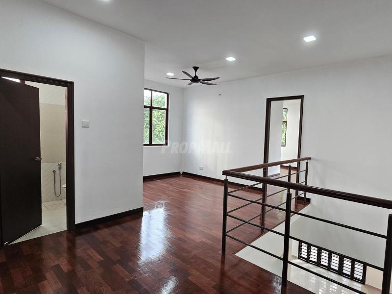 3.5 Storey Bungalow End Lot @ Taman Yarl OUG KL For Sale