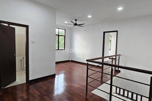 3.5 Storey Bungalow End Lot @ Taman Yarl OUG KL For Sale