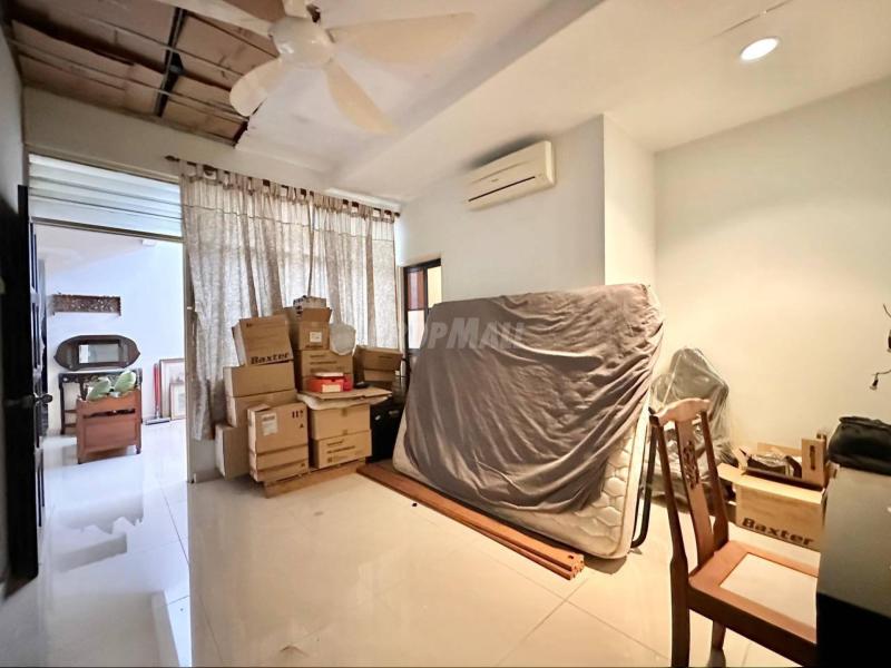 1-STOREY INTERMEDIATE LUCKY GARDEN @ BANGSAR FOR SALE !!!