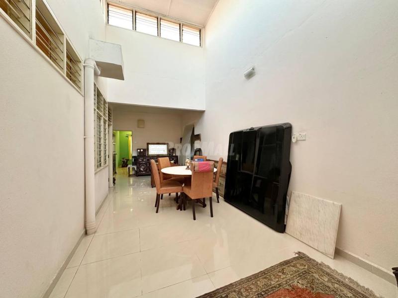 1-STOREY INTERMEDIATE LUCKY GARDEN @ BANGSAR FOR SALE !!!
