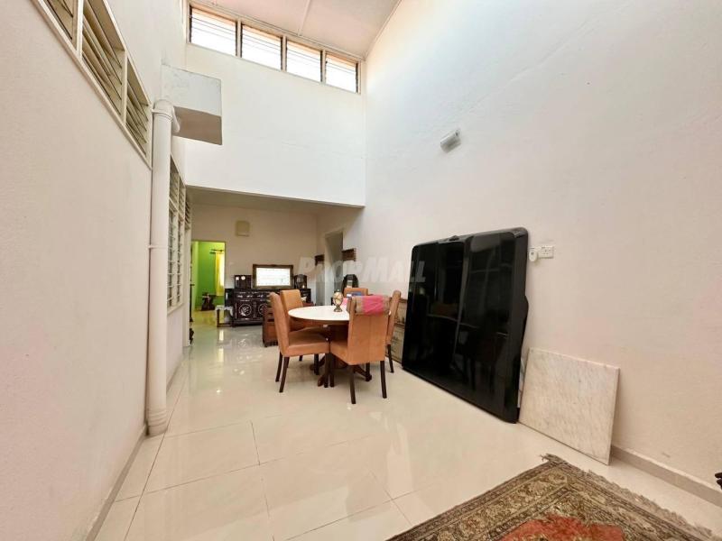 1-STOREY INTERMEDIATE LUCKY GARDEN @ BANGSAR FOR SALE !!!